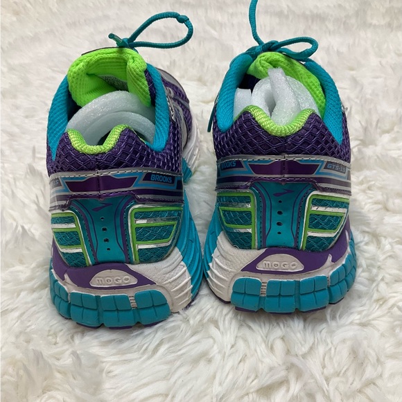 Brooks sneaker size 4 - Picture 9 of 11